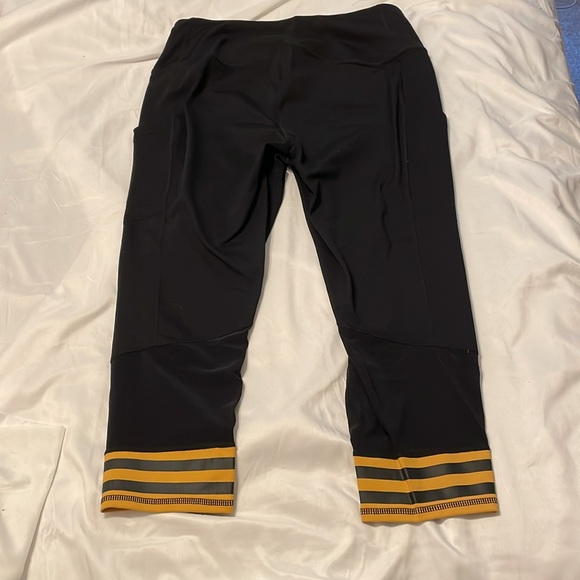 Her Universe - Birds of Prey size 1X black active wear pants from Torrid - Picture 5 of 6